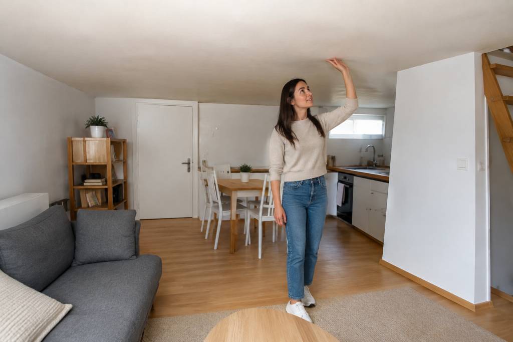 Hauteur sous plafond 2m1 quelles conséquences pour un logement en copropriété ?