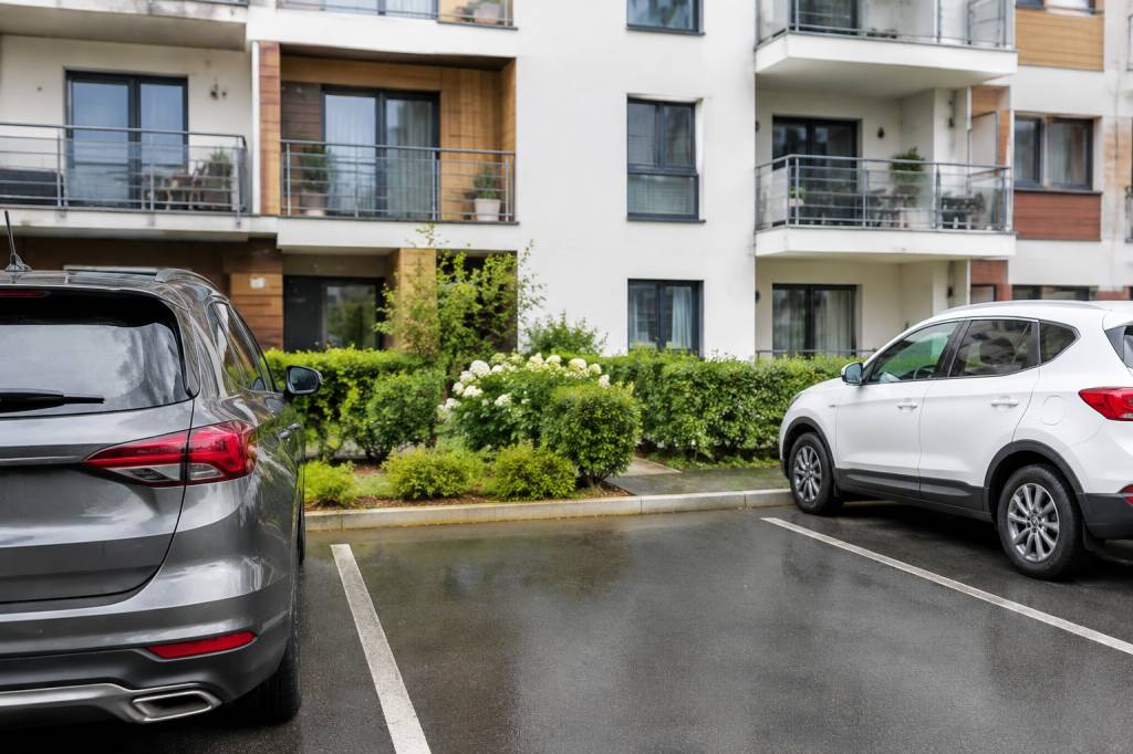 Loi sur le stationnement en copropriété : règles et droits des copropriétaires